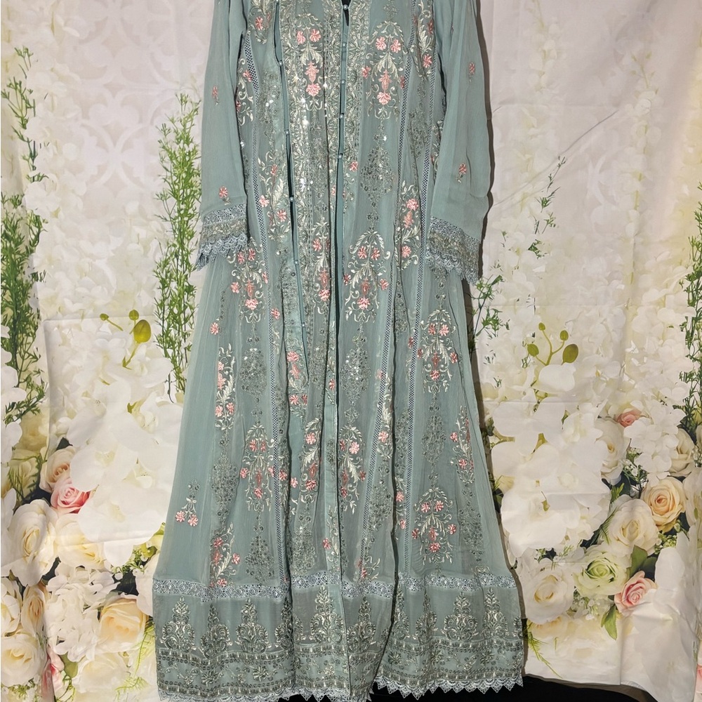 Elegant Floral Embroidered Long Sleeve Dress in Soft Green